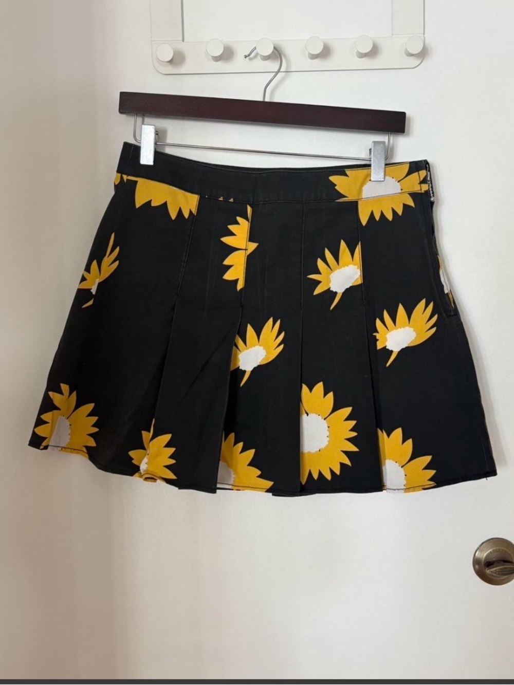 Obey sunflower miniskirt size 28